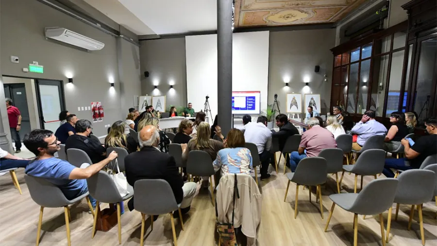 La reunión partidaria se desarrolló en el Salón “Mariano Moreno” del Concejo Deliberante de Paraná y también por vía remota.