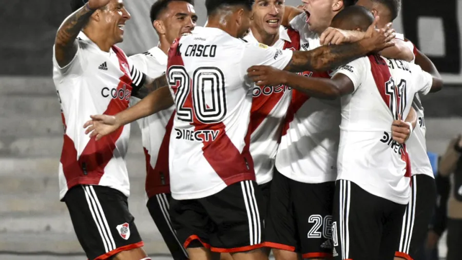 River venció a Unión de Santa Fe y se afianzó a la cima del campeonato