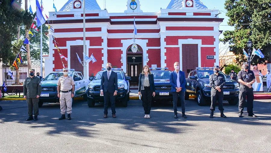 La ministra Rosario Romero encabezó el acto de entrega de los nuevos vehículos destinados a las Fuerzas de Seguridad federales del litoral que se realizó en Paraná.