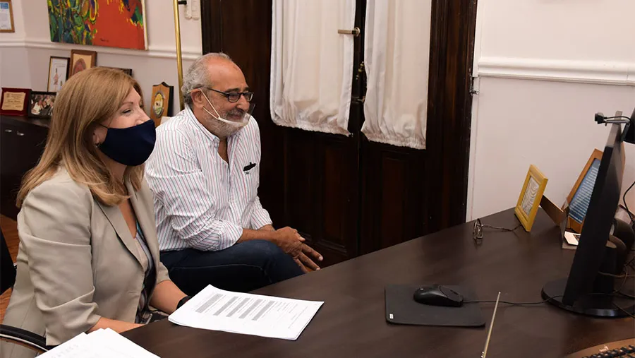 La ministra de Gobierno y Justicia, Rosario Romero, encabezó la entrega de aportes de los programas 1.000 Evitas a Juntas de Gobierno y comunas con una inversión de 12 millones de pesos. La ministra de Gobierno y Justicia, Rosario Romero, encabezó la entrega de aportes de los programas 1.000 Evitas a Juntas de Gobierno y comunas con una inversión de 12 millones de pesos.