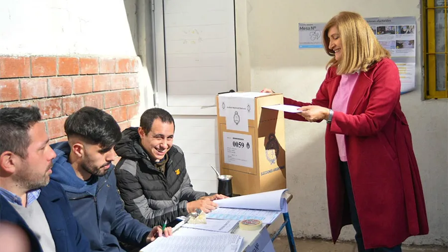 Rosario Romero emitió su voto: “Los argentinos somos conscientes del valor que tiene poder elegir quién nos representa”.