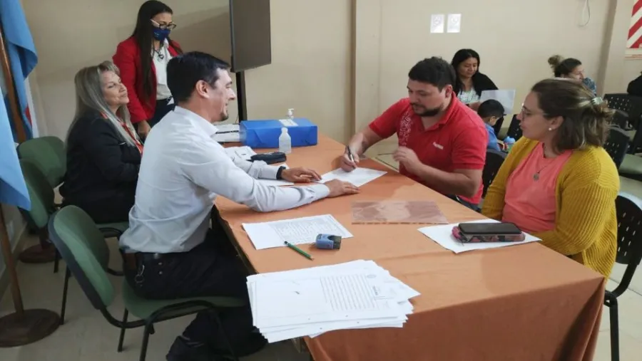 Rubricaron escrituras de viviendas a 26 familias de docentes de Chajarí Rubricaron escrituras de viviendas a 26 familias de docentes de Chajarí