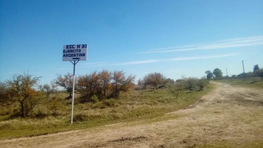 Al menos cuatro escuelas del Departamento Islas se quedaron sin clases por falta de pago del transporte escolar.