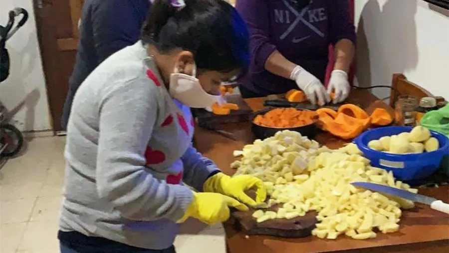La Sociedad Rural de Gualeguaychú donó alimentos a la Guardería Nazareth y a una Iglesia Evangélica para sumar su aporte a la labor solidaria. La Sociedad Rural de Gualeguaychú donó alimentos a la Guardería Nazareth y a una Iglesia Evangélica para sumar su aporte a la labor solidaria.