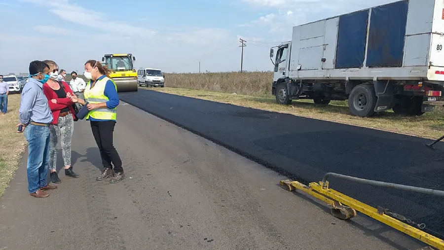 Autoridades de Vialidad supervisaron los avances de la obra de pavimentación de la Ruta Provincial N° 51 en el Departamento Gualeguaychú.