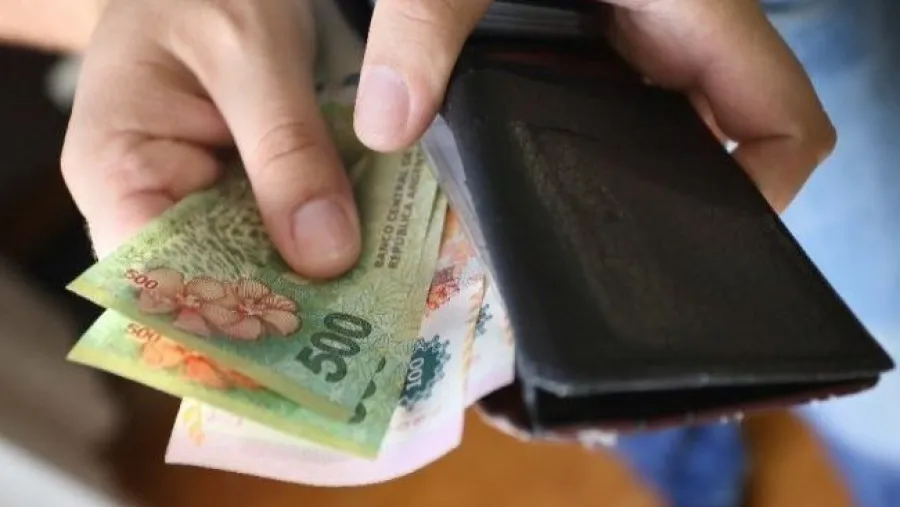 Los salarios subieron 3,8% en enero y quedaron por debajo de la inflación