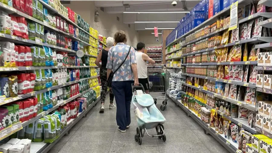 Más indigentes. El Gobierno volvió a establecer el salario mínimo en un nivel muy inferior a las necesidades básicas alimentarias.