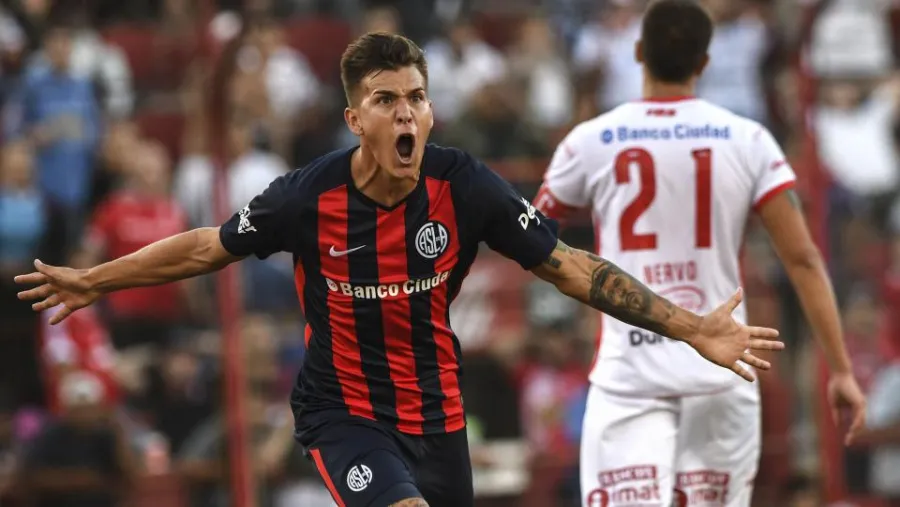 El presidente de Racing contó que negocian por el entrerriano Nicolás Reniero