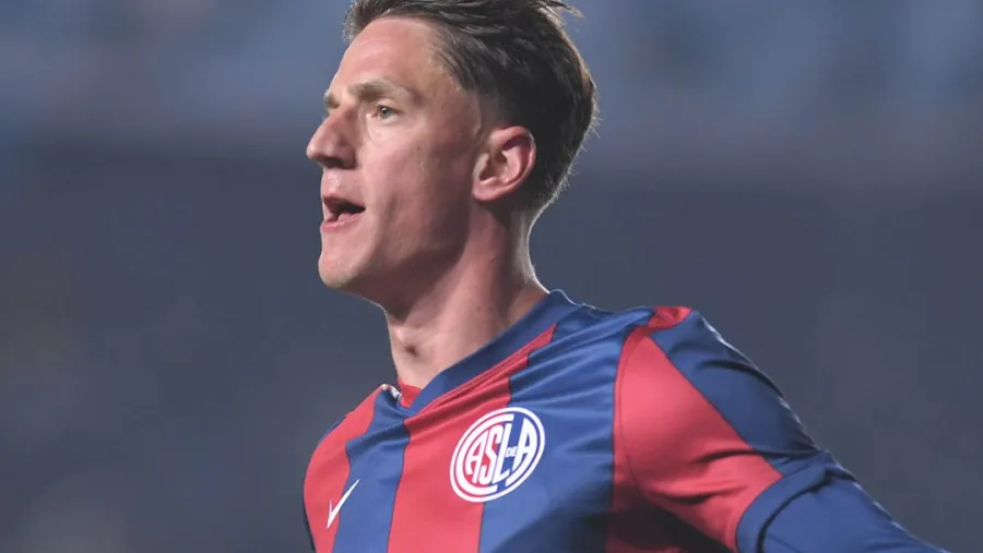 Fútbol: San Lorenzo le ganó a Racing y le impidió acercarse a la cima Fútbol: San Lorenzo le ganó a Racing y le impidió acercarse a la cima