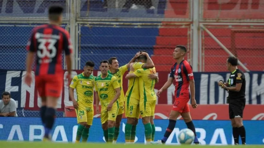 Defensa y Justicia se aprovechó de un apático San Lorenzo y dejó a Pizzi muy comprometido