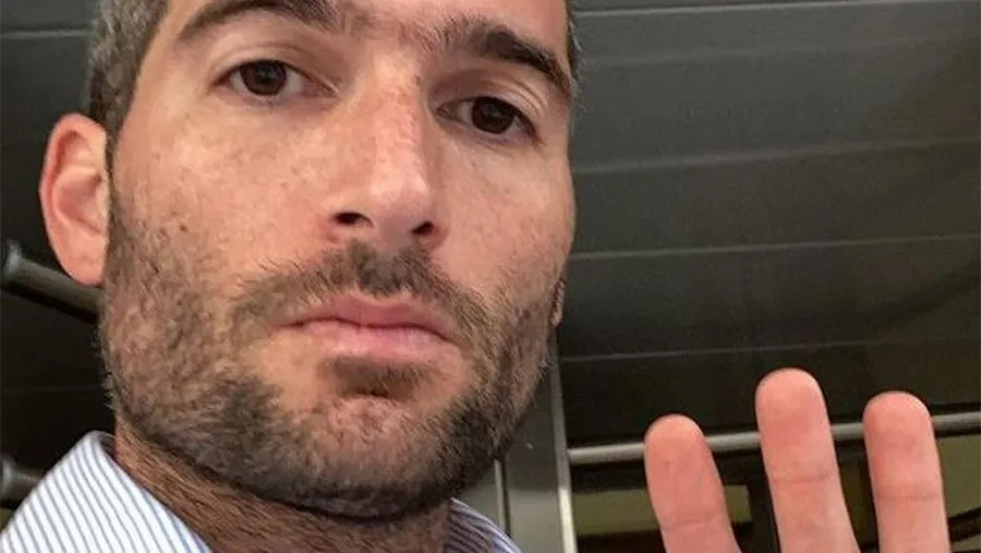 Rodrigo Sbarra habría trabajado hasta el 9 de diciembre en la oficina donde se hallaron el sobre con los diez mil dólares. Rodrigo Sbarra habría trabajado hasta el 9 de diciembre en la oficina donde se hallaron el sobre con los diez mil dólares.