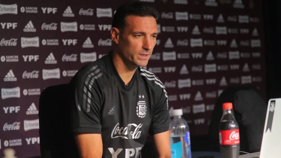 Scaloni no confirmó el equipo y dijo que ante Colombia habrá que “aprovechar los espacios” Scaloni no confirmó el equipo y dijo que ante Colombia habrá que “aprovechar los espacios”