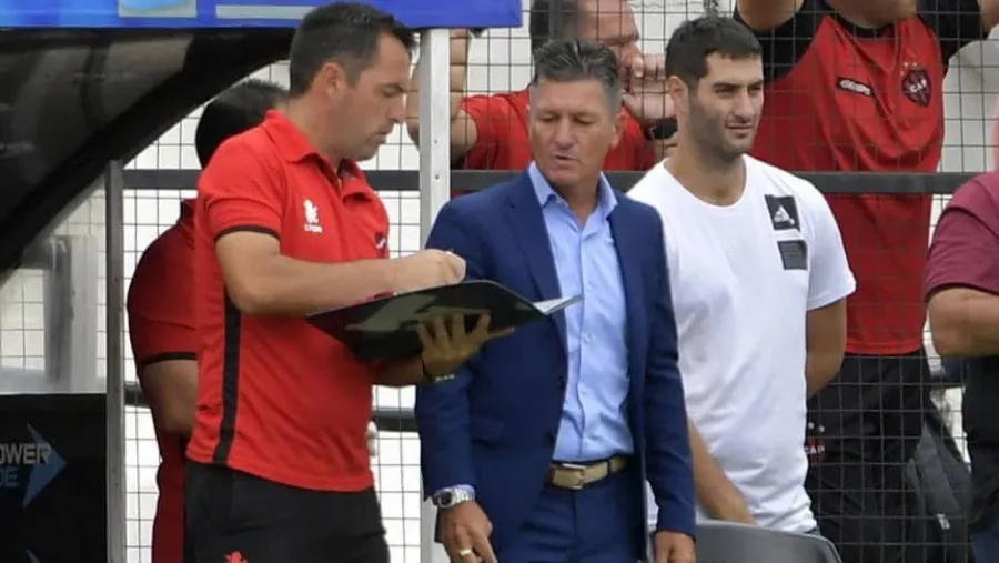 Sciacqua defendió al DT de Boca: “Hay que estar en los pantalones de Alfaro” Sciacqua defendió al DT de Boca: “Hay que estar en los pantalones de Alfaro”