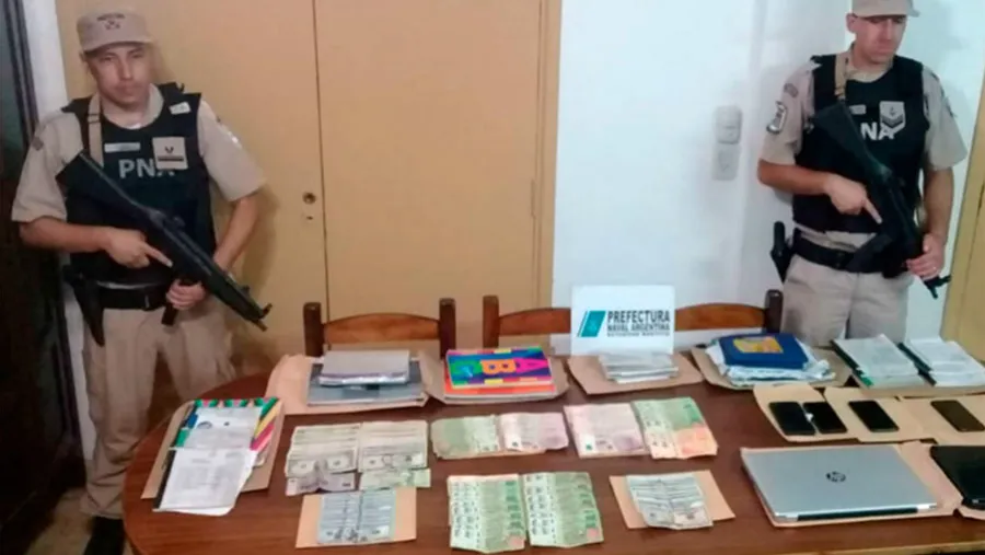 En Concordia, Prefectura Naval secuestró una gran cantidad de dinero en efectivo, vehículos y bolsas con diversas cantidades de prendas de vestir y elementos electrónicos por un valor superior a los 4.500.000 pesos. 