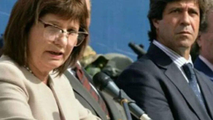 El fiscal federal Franco Picardi abrió una investigación penal contra la ministra Bullrich, su ex jefe de Gabinete, Pablo Noceti, y otros funcionarios de esa cartera, como autores de un plan criminal ejecutado contra las comunidades mapuches. El fiscal federal Franco Picardi abrió una investigación penal contra la ministra Bullrich, su ex jefe de Gabinete, Pablo Noceti, y otros funcionarios de esa cartera, como autores de un plan criminal ejecutado contra las comunidades mapuches.