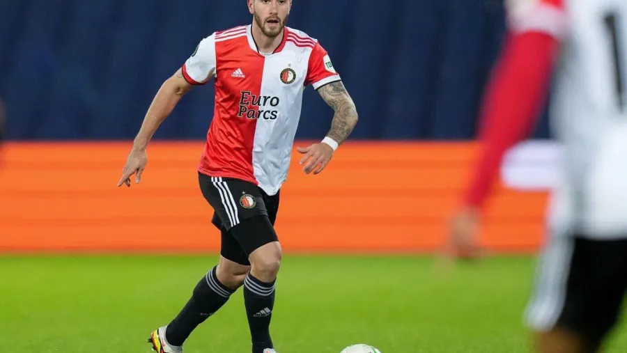 Con el entrerriano Marcos Senesi, Feyenoord avanzó en la Conference League