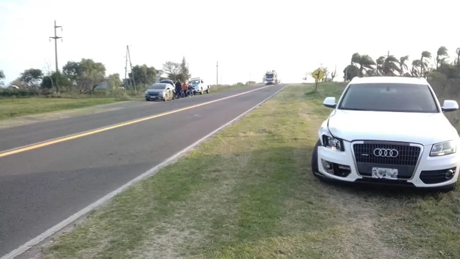 El Audi del diputado provincial Sergio Daniel Castrillon protagonizó un siniestro vial. Sin lesionados y solo se reportaron daños materiales.