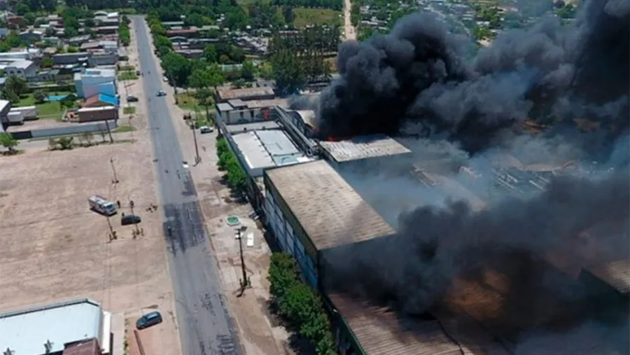 Parte de la planta de Soychú se incendió en noviembre de 2021, a pocos metros de un barrio de gran densidad de habitantes en Gualeguay.