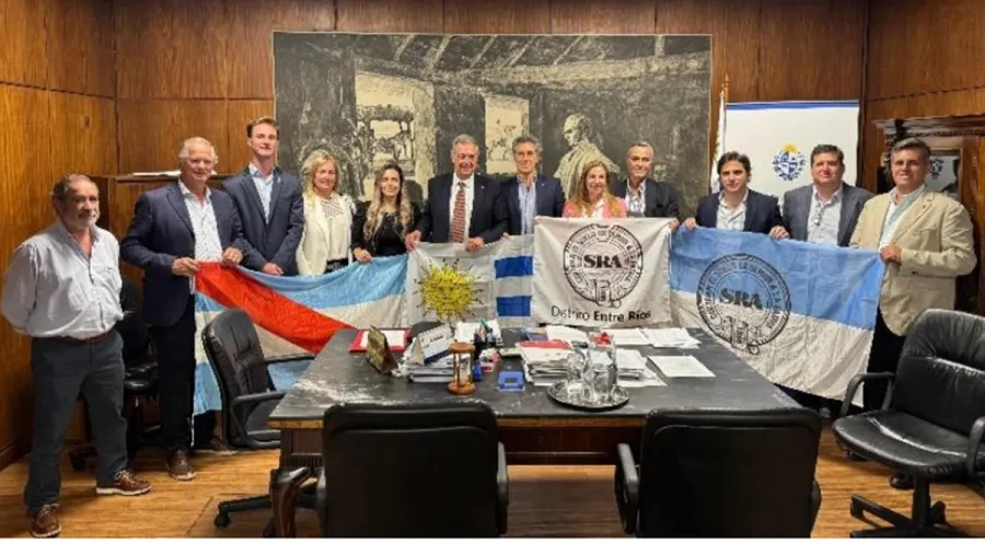 La SRA, distrito Entre Ríos, se reunió con el ministro de Agricultura del Uruguay y destacados referentes rurales del vecino país.