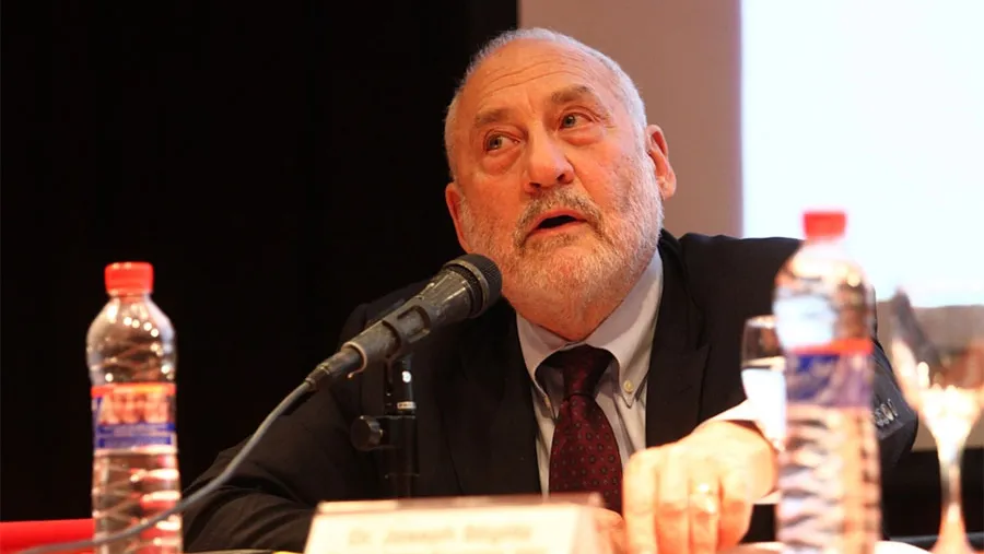 “El mundo pospandémico podría experimentar desigualdades aún mayores a menos que los gobiernos hagan algo”, afirma Joseph Stiglitz. “El mundo pospandémico podría experimentar desigualdades aún mayores a menos que los gobiernos hagan algo”, afirma Joseph Stiglitz.