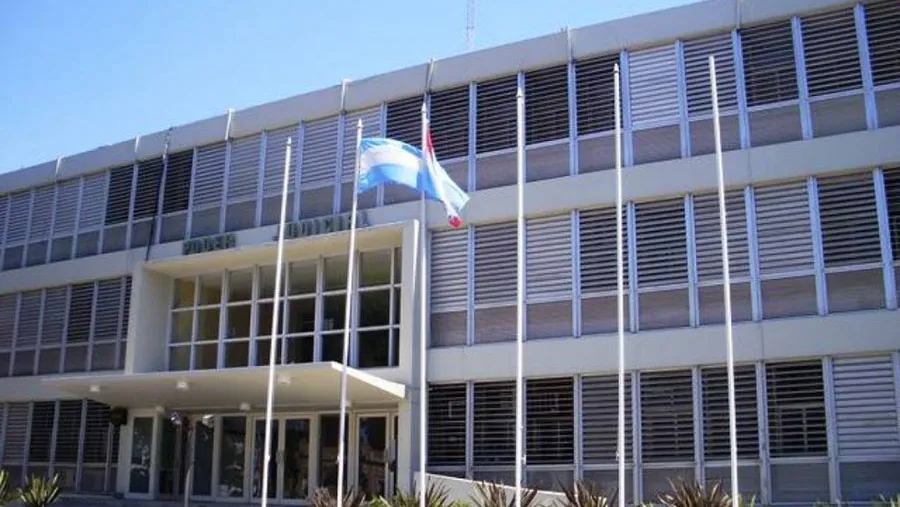 La audiencia de apelación por el embargo por tres mil millones de pesos en la causa de los contratos truchos en la Legislatura entrerriana, se hará el próximo 2 de septiembre. La audiencia de apelación por el embargo por tres mil millones de pesos en la causa de los contratos truchos en la Legislatura entrerriana, se hará el próximo 2 de septiembre.