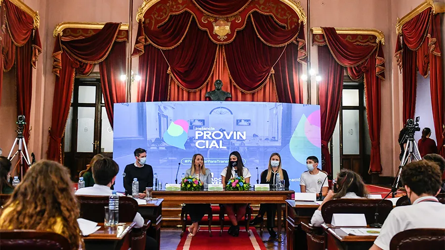 Stratta sobre el Senado Juvenil: “Es un orgullo haber tenido la posibilidad de verlos crecer, debatir y, sobre todo, participar para transformar”. Stratta sobre el Senado Juvenil: “Es un orgullo haber tenido la posibilidad de verlos crecer, debatir y, sobre todo, participar para transformar”.