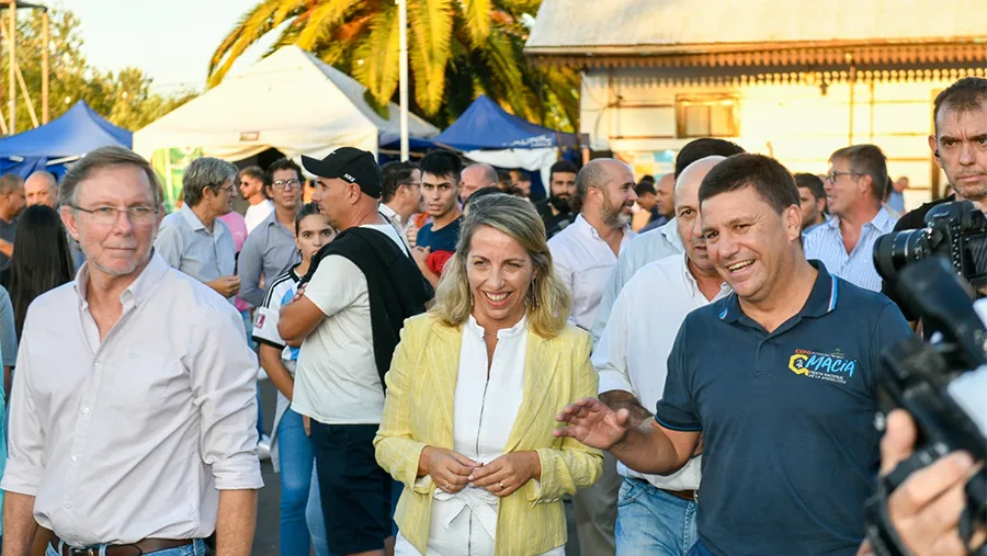 “Cada acción de gobierno apunta a fortalecer al sector productivo”, sostuvo la vicegobernadora Laura Stratta en la inauguración de la Fiesta Nacional de la Apicultura en Maciá.