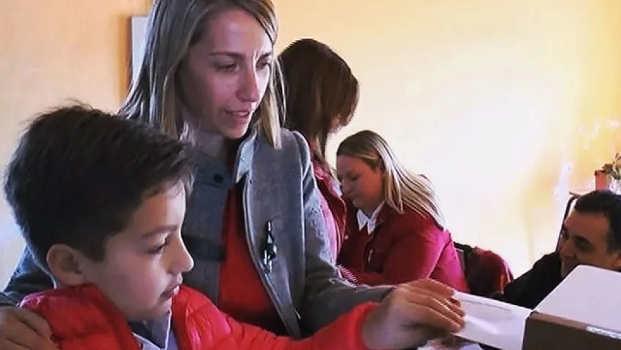 Laura Stratta votó en Victoria