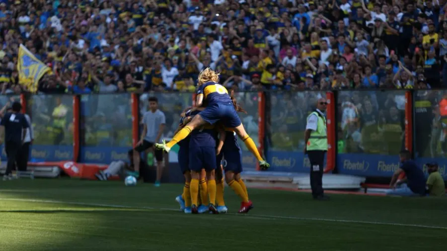 Boca goleó a River en el primer superclásico del profesionalismo en el fútbol femenino Boca goleó a River en el primer superclásico del profesionalismo en el fútbol femenino