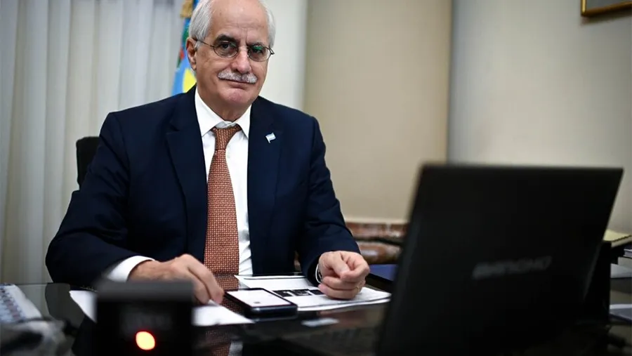 Taiana sostiene que el Estado debe tener una mayor participación en la Hidrovía.