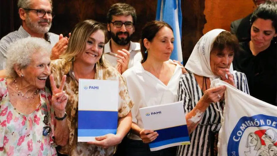 Lita Boitano, María José Luján, María Victoria Ventura, Taty Almeida y Luana Volnovich, en el acto realizado en el PAMI hace diez días.