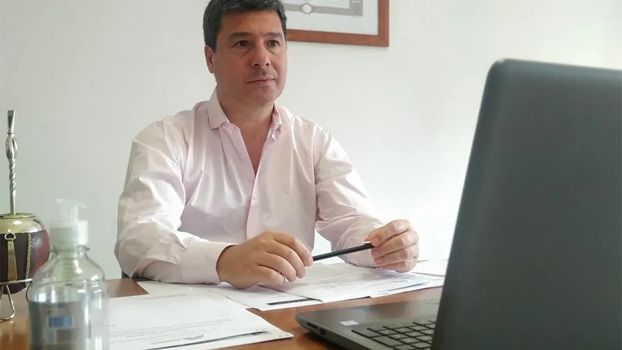 Gustavo “Tavi” Zavallo confirmó que dio positivo para Covid-19, que se encuentra aislado y pidió a todos a cuidarse.