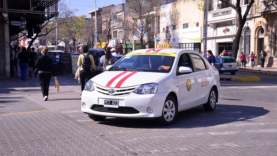 La Municipalidad de Paraná acordó un nuevo método para los aumentos de taxis a través de una fórmula polinómica para ese cálculo. La Municipalidad de Paraná acordó un nuevo método para los aumentos de taxis a través de una fórmula polinómica para ese cálculo.