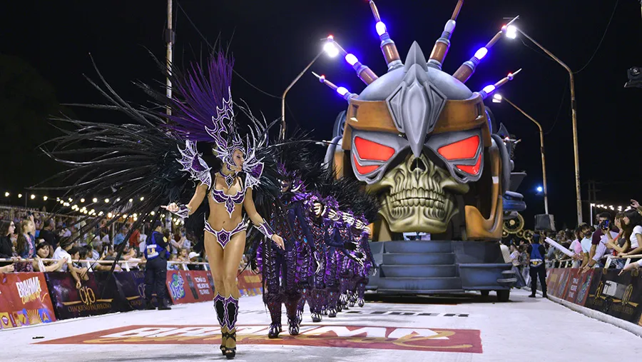 Kamarr (Centro Cultural y Social Sirio Libanés) será la encargada de abrir esta noche en el Corsódromo el Carnaval del País. Foto: Prensa del Carnaval.