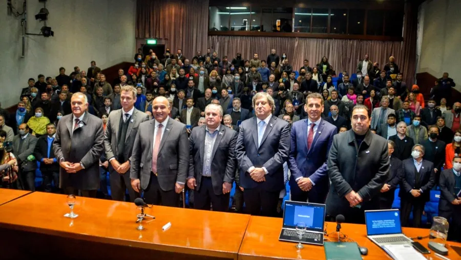 Manzur y Cresto encabezaron el Foro Nacional por el Derecho al Agua Manzur y Cresto encabezaron el Foro Nacional por el Derecho al Agua