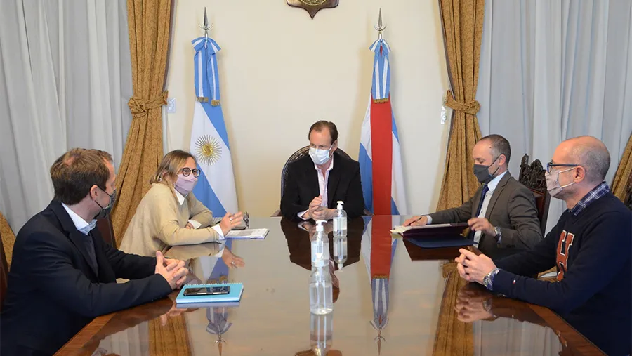 La ministra de Desarrollo Social y titular de la Compañía Entrerriana de Tierras, Marisa Paira, explicó que con el gobernador analizaron “las diferentes propuestas” para comprar tierras con fines de lotear para viviendas.