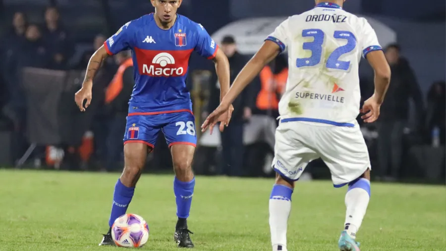 Tigre le ganó sobre la hora a Vélez y profundizó su mal momento en la Liga Profesional
