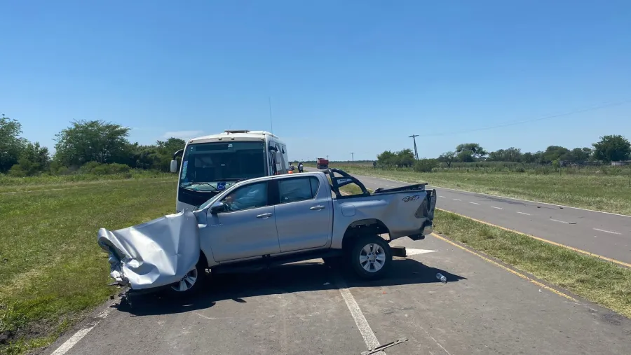 Personal policial de El Pingo interviene en ruta nacional 127 y provincial. 32, por un accidente de tránsito.