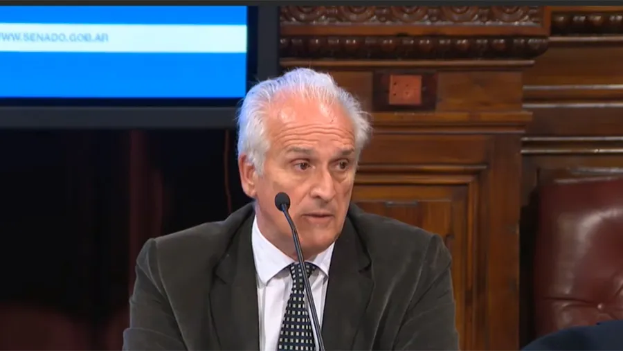 El titular de la UIF, Carlos Cruz, aseguró que investigará la fuga de divisas a través del Paraguay.