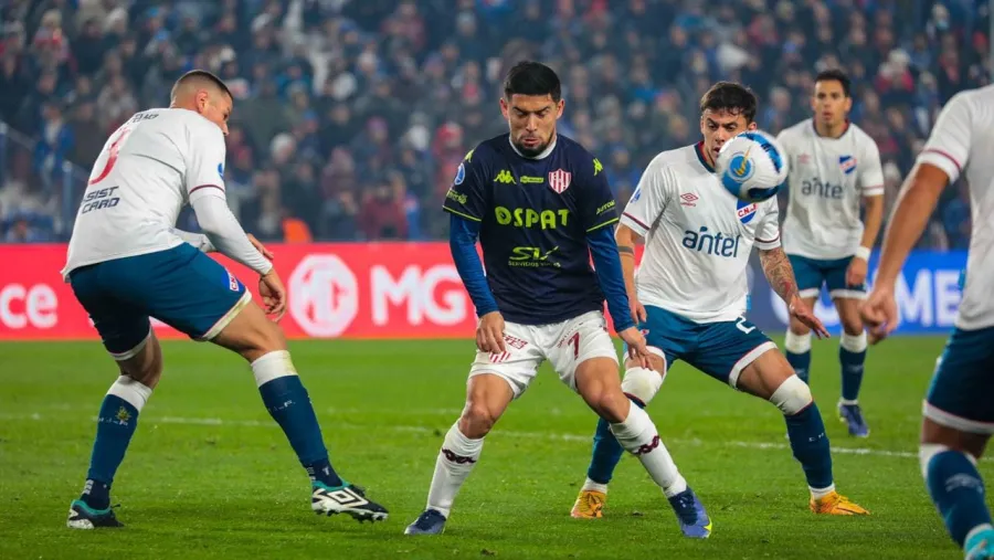 Unión perdió con Nacional en la ida y tendrá que remontar de local dos goles de desventaja Unión perdió con Nacional en la ida y tendrá que remontar de local dos goles de desventaja