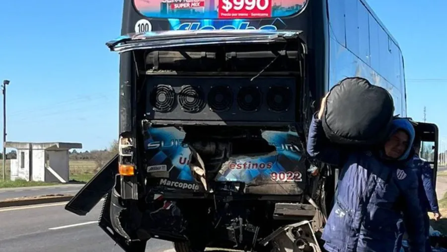 Chocaron el micro de Unión de Santa Fe y el "Tate" pidió jugar el sábado ante Talleres