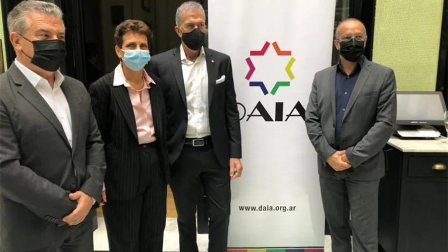 Sergio Urribarri, Galit Ronen, Jorge Knoblovits y Jorge Diener. Sergio Urribarri, Galit Ronen, Jorge Knoblovits y Jorge Diener.