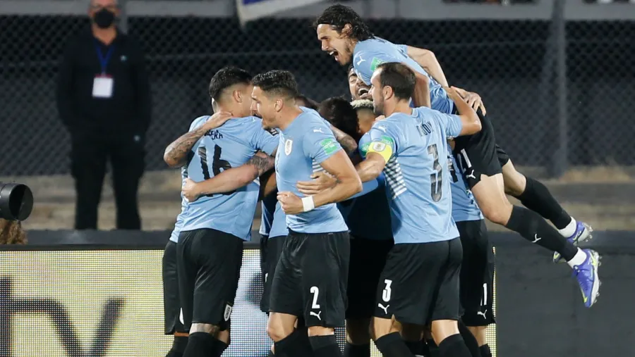 Uruguay goleó a Venezuela y también sueña con Qatar 2022