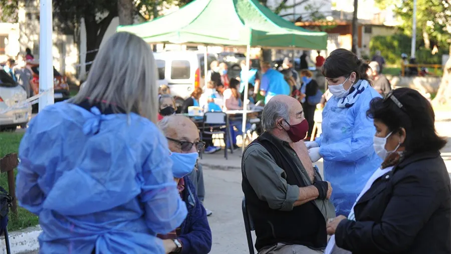 El 82,5 por ciento de las personas mayores de 60 años recibió al menos una dosis de la vacuna contra la Covid-19.