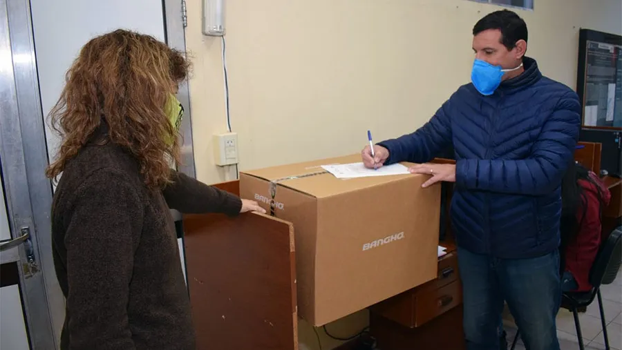 Efectores de los Departamentos Paraná; Gualeguaychú; Gualeguay y Victoria recibieron computadoras para reformar el trabajo de los vacunatorios y de los Centros de Salud. Efectores de los Departamentos Paraná; Gualeguaychú; Gualeguay y Victoria recibieron computadoras para reformar el trabajo de los vacunatorios y de los Centros de Salud.