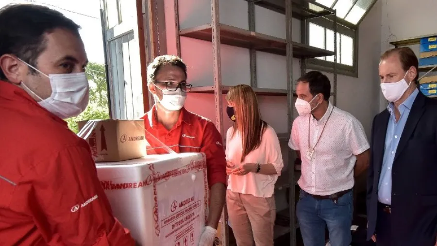 Bordet y Velázquez reciben vacunas Covid en la Base Aérea