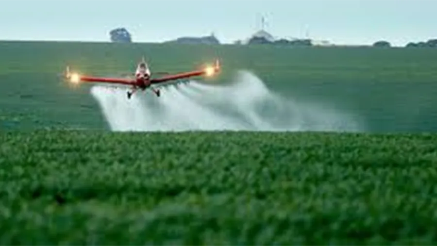 Las evidencias negativas y a veces letales para la salud de los agrotóxicos son tan evidente, que sólo desde la política se admite su aplicación sin atenuar sus consecuencias. Las evidencias negativas y a veces letales para la salud de los agrotóxicos son tan evidente, que sólo desde la política se admite su aplicación sin atenuar sus consecuencias.