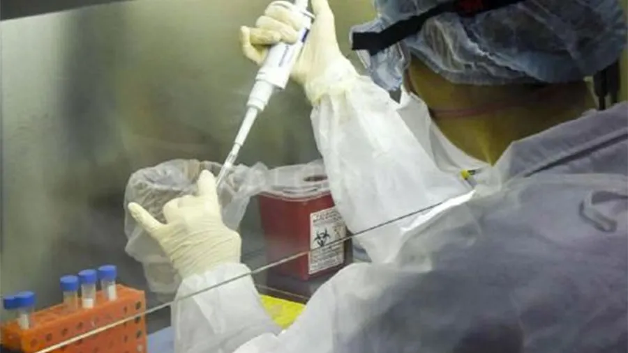 El Ministerio de Salud de la Nación informó este sábado que durante las últimas 24 horas se registraron 12 muertes y 704 nuevos casos positivos por coronavirus.