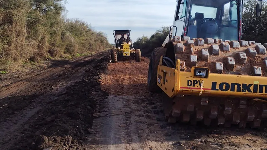 El gobierno, a través de Vialidad Provincial, prosigue con las tareas programadas durante el fin de semana en distintos Departamentos de la provincia.