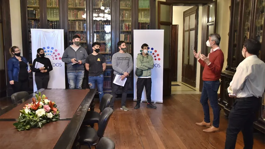 La Escuela de Jóvenes y Adultos de UPCN fue recibida en la Cámara baja y se le brindó un recorrido por el espacio histórico de la institución, con todos los protocolos de higiene y seguridad vigentes. La Escuela de Jóvenes y Adultos de UPCN fue recibida en la Cámara baja y se le brindó un recorrido por el espacio histórico de la institución, con todos los protocolos de higiene y seguridad vigentes.